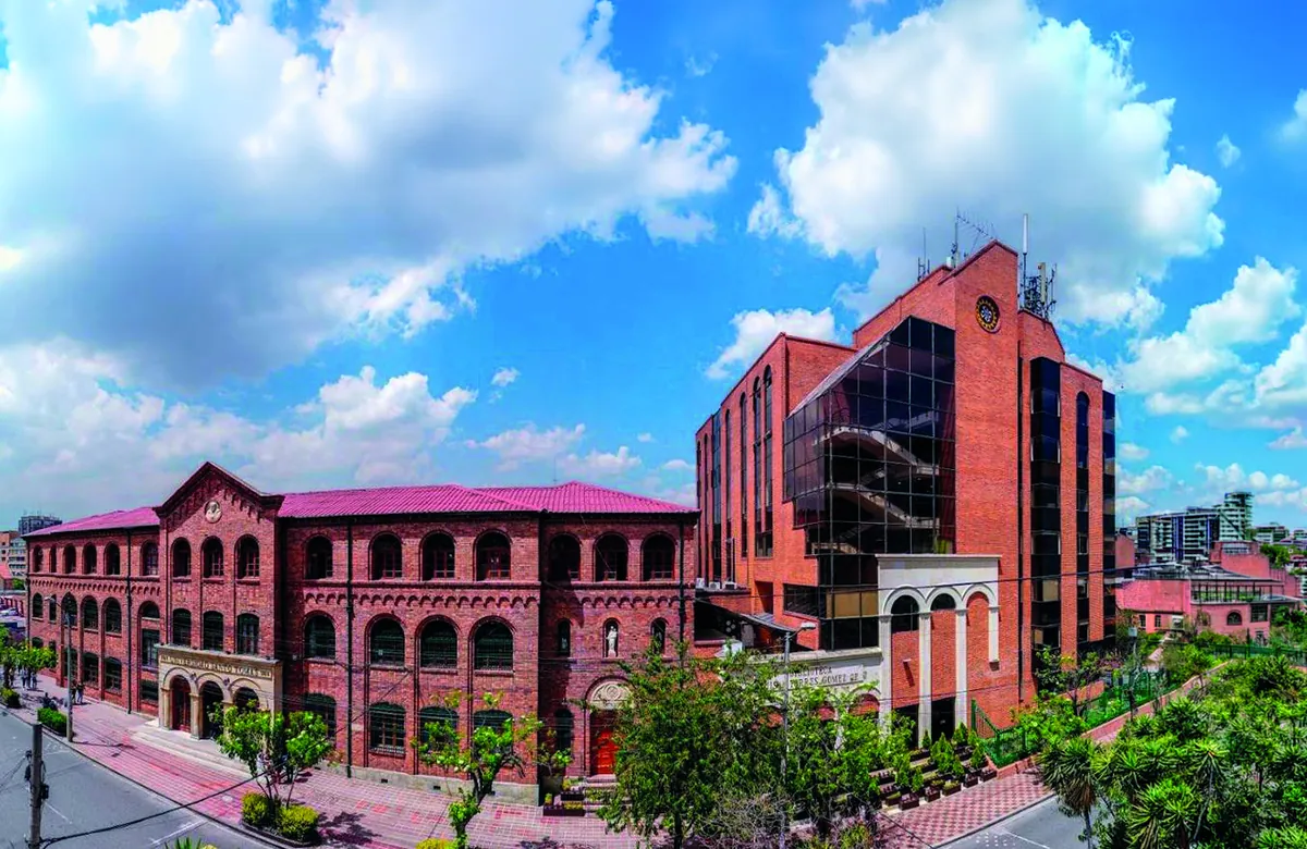 Sede de la Universidad Santo Tomás, aliada académica de B2 Networks